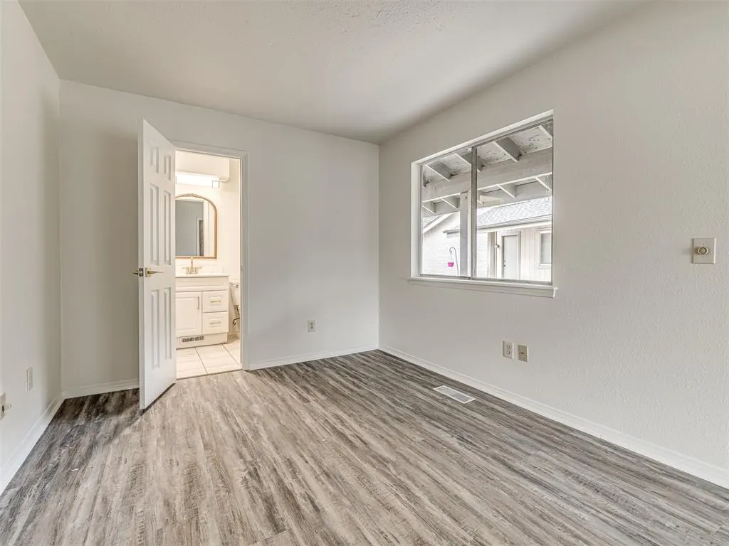 Photo 13 — 9822 Hefner Village Drive, Oklahoma City, OK 73162