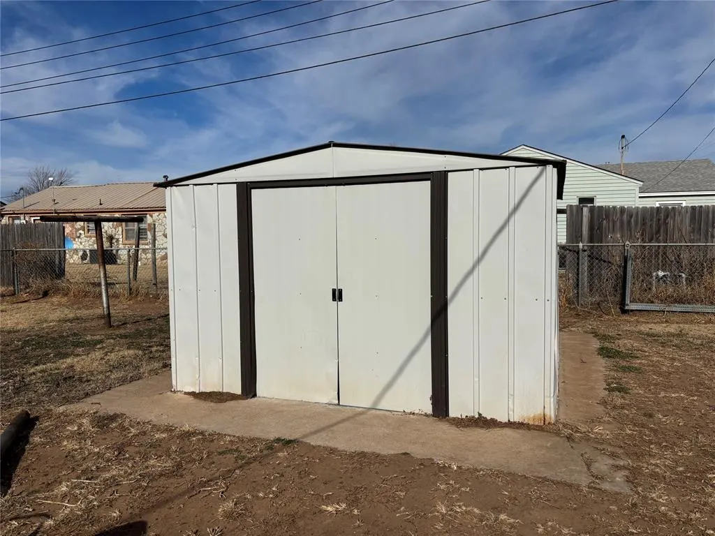 Photo 15 — 632 Circle Drive, Watonga, OK 73772