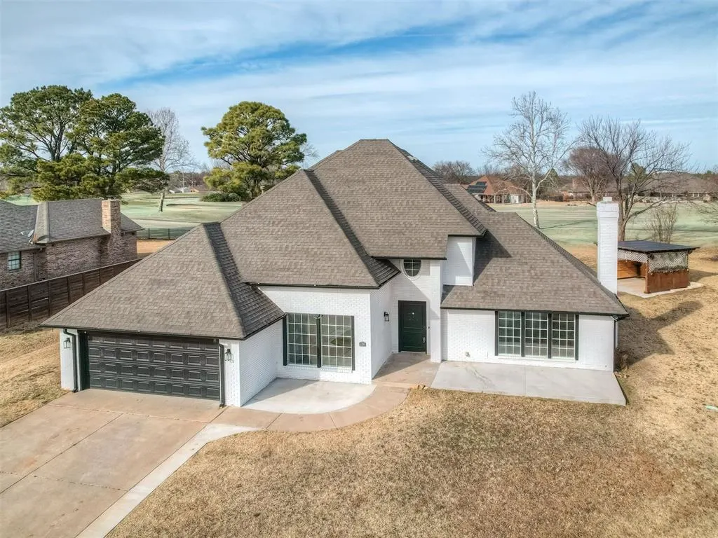Front exterior — 2310 Lakeside Circle, Shawnee, OK 74801