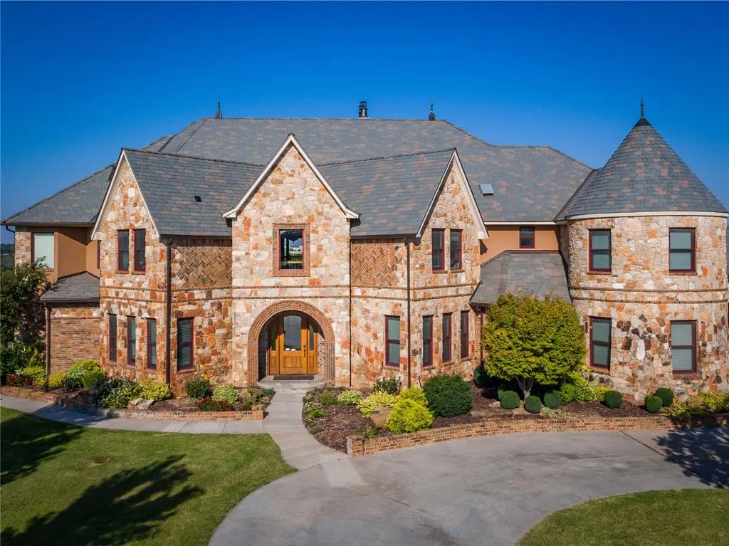 Front exterior — 5001 Carrington Place, Oklahoma City, OK 73131