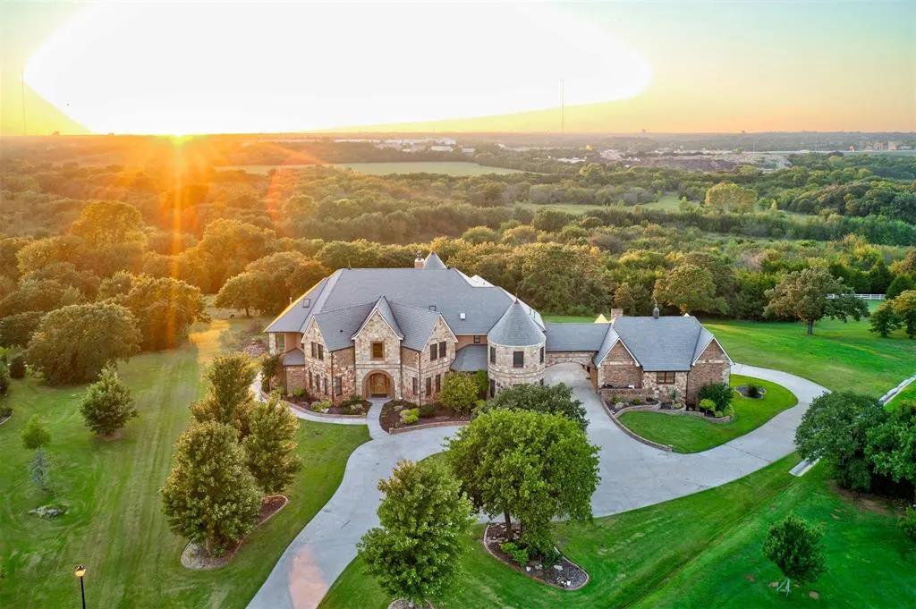 Photo 2 — 5001 Carrington Place, Oklahoma City, OK 73131
