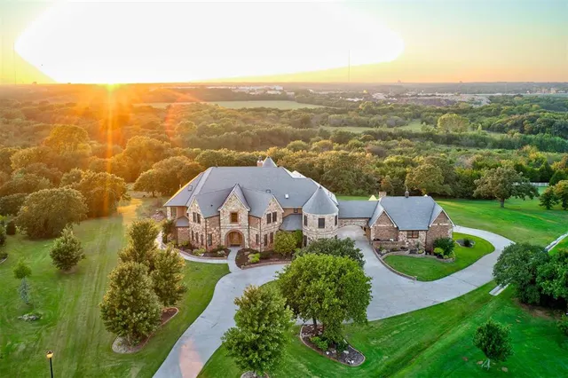 Photo 2 — 5001 Carrington Place, Oklahoma City, OK 73131