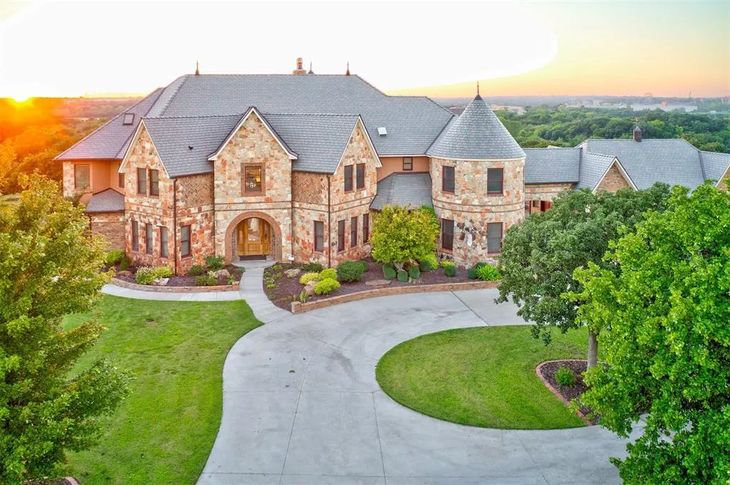 Photo 3 — 5001 Carrington Place, Oklahoma City, OK 73131