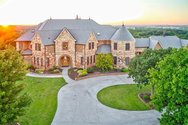 Photo 3 — 5001 Carrington Place, Oklahoma City, OK 73131
