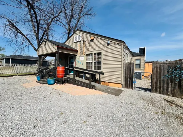 Photo 5 — 1510 W Gore Boulevard, Lawton, OK 73501