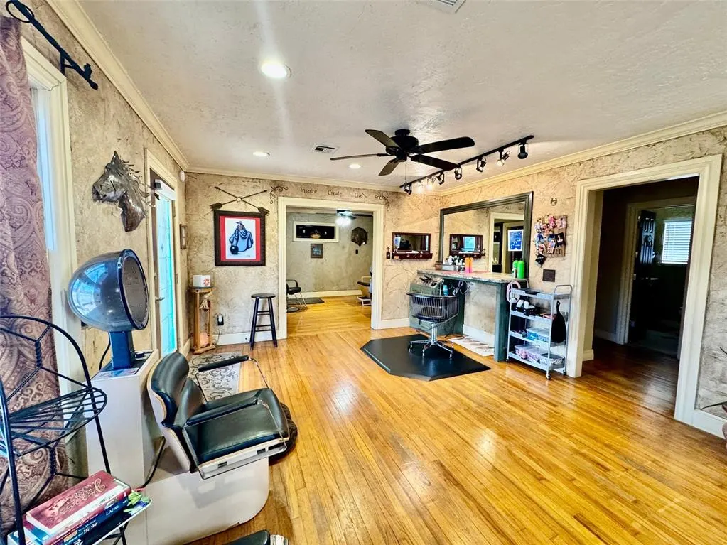 Photo 9 — 1510 W Gore Boulevard, Lawton, OK 73501