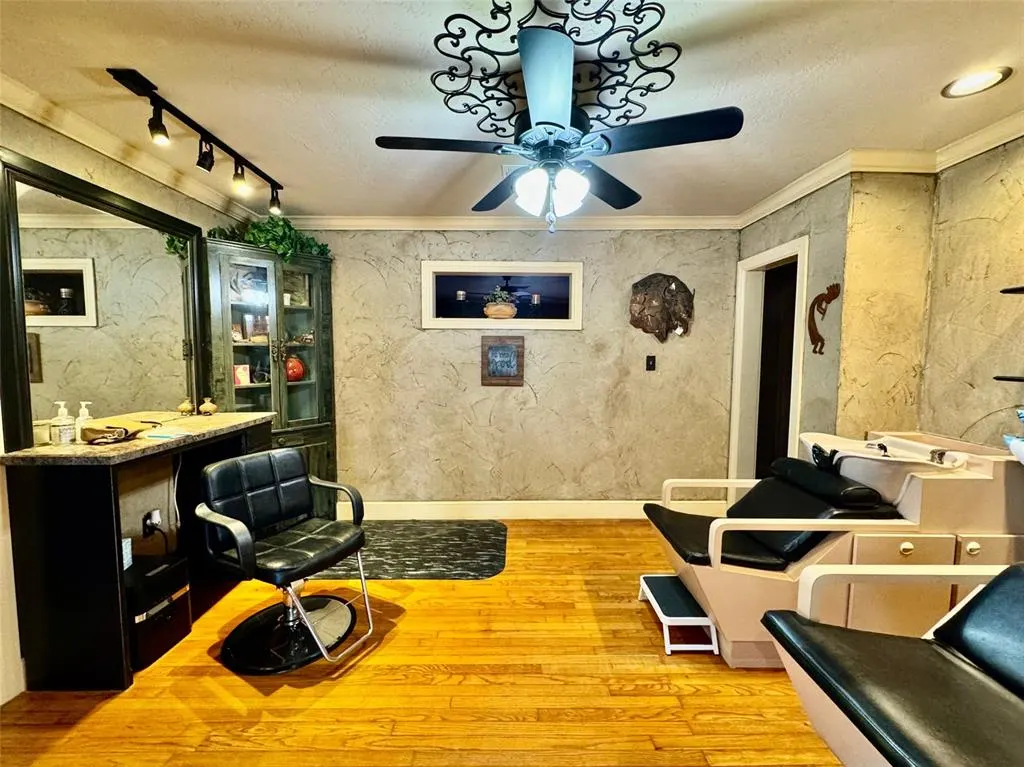 Photo 11 — 1510 W Gore Boulevard, Lawton, OK 73501