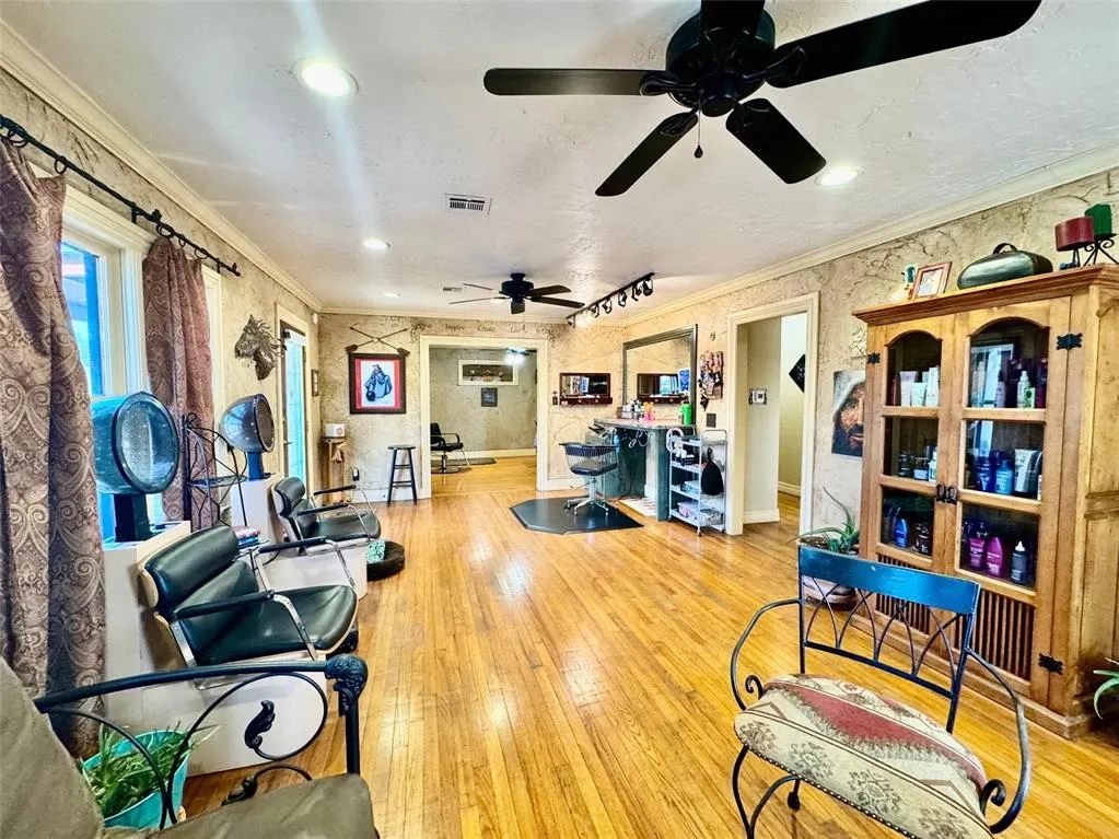 Photo 19 — 1510 W Gore Boulevard, Lawton, OK 73501