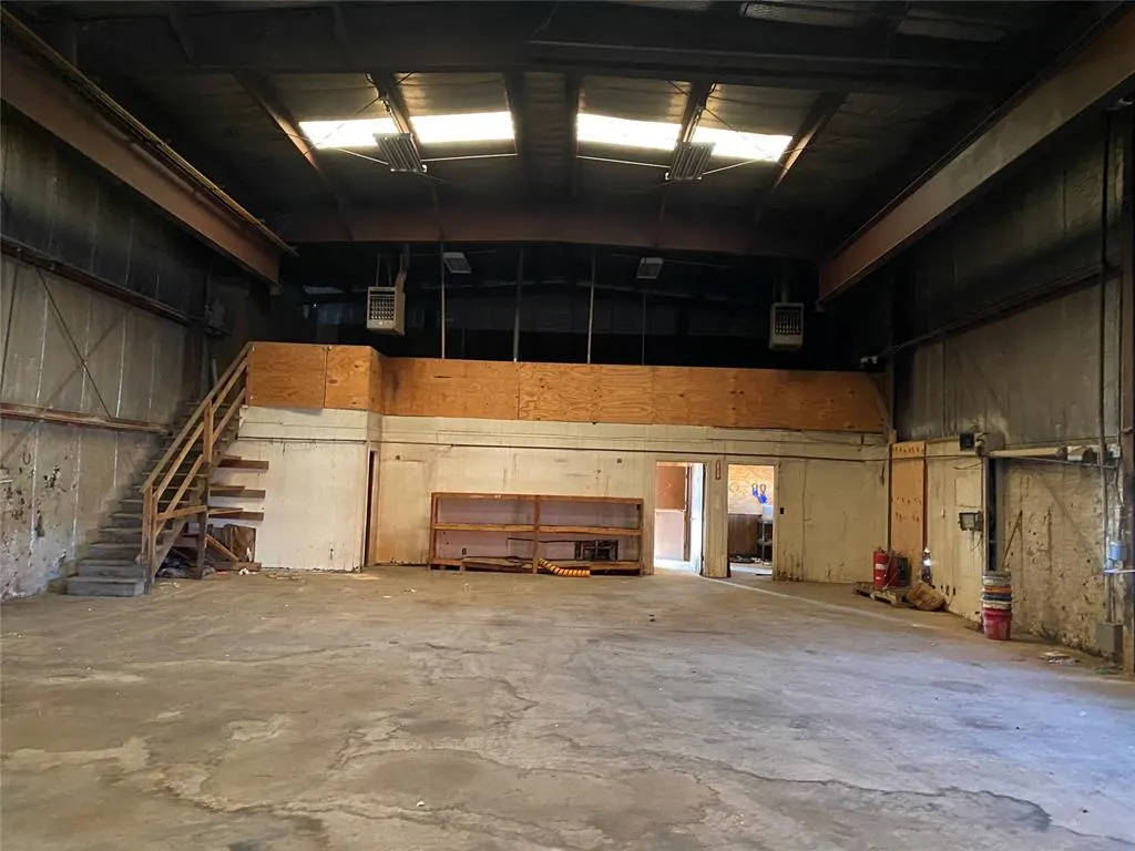 Photo 17 — 120 W 12th Street, Elk City, OK 73644