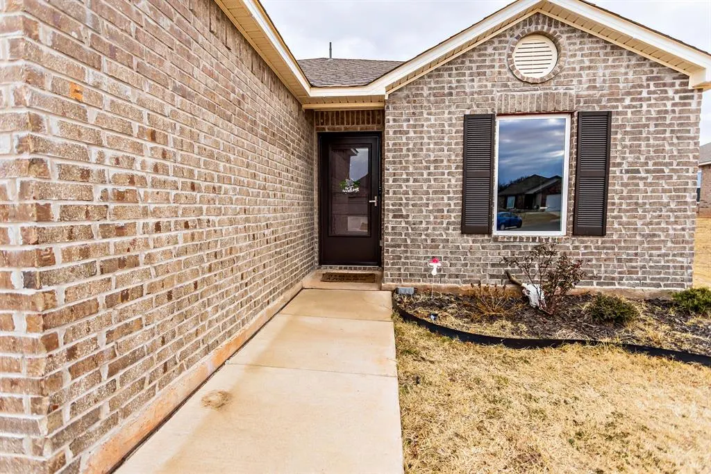 Photo 3 — 1408 Ellie Court, Shawnee, OK 74804