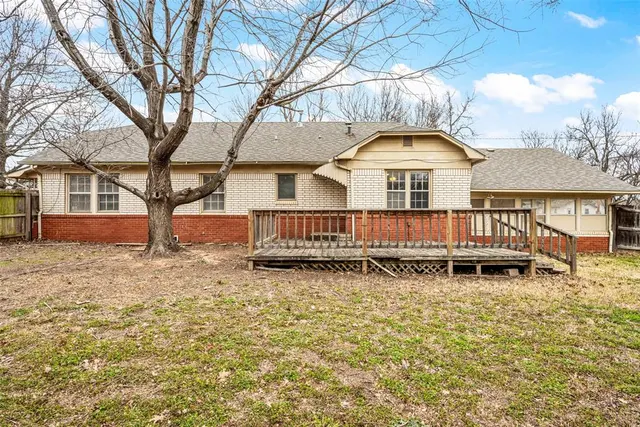 Photo 2 — 402 S Broadway Street, Marlow, OK 73055