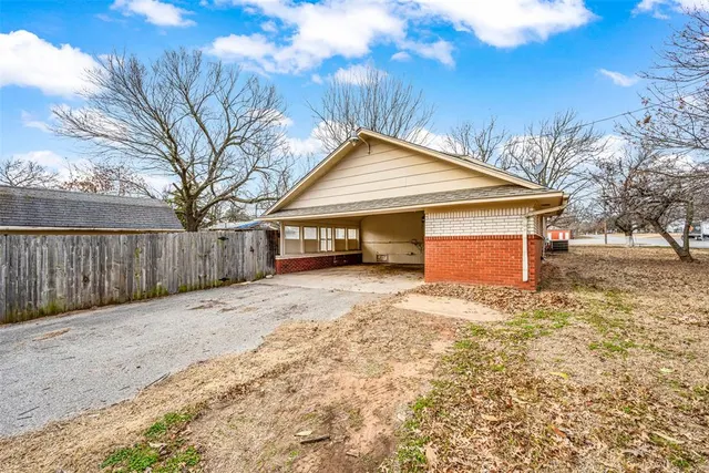 Photo 3 — 402 S Broadway Street, Marlow, OK 73055