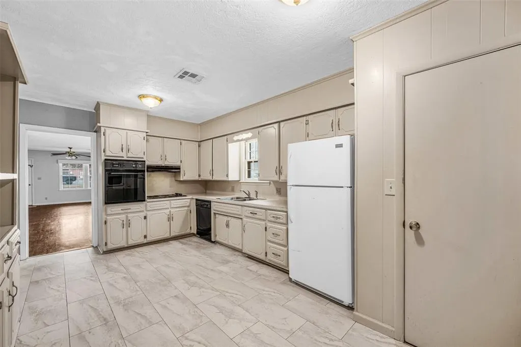Photo 4 — 402 S Broadway Street, Marlow, OK 73055
