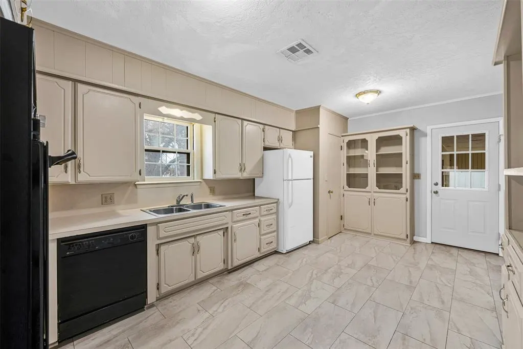 Photo 5 — 402 S Broadway Street, Marlow, OK 73055