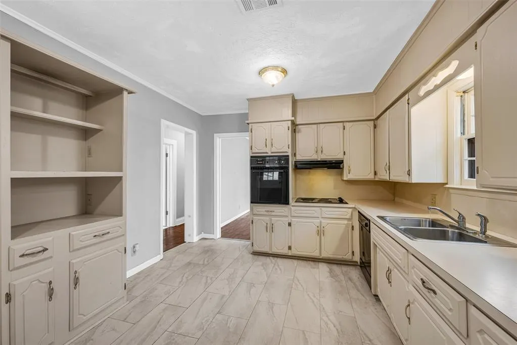 Photo 6 — 402 S Broadway Street, Marlow, OK 73055