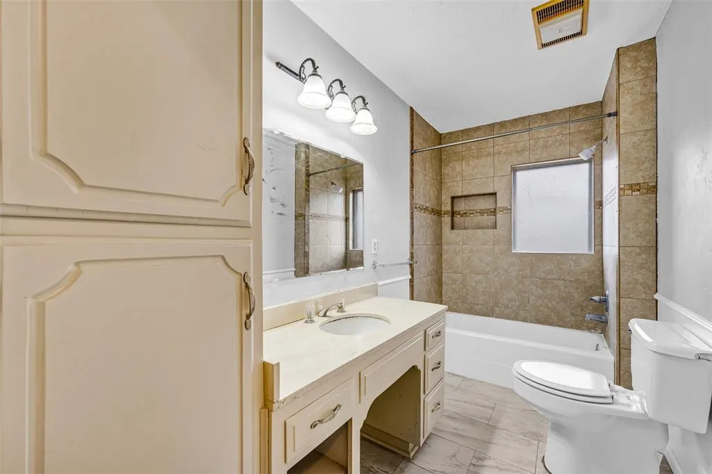 Photo 12 — 402 S Broadway Street, Marlow, OK 73055