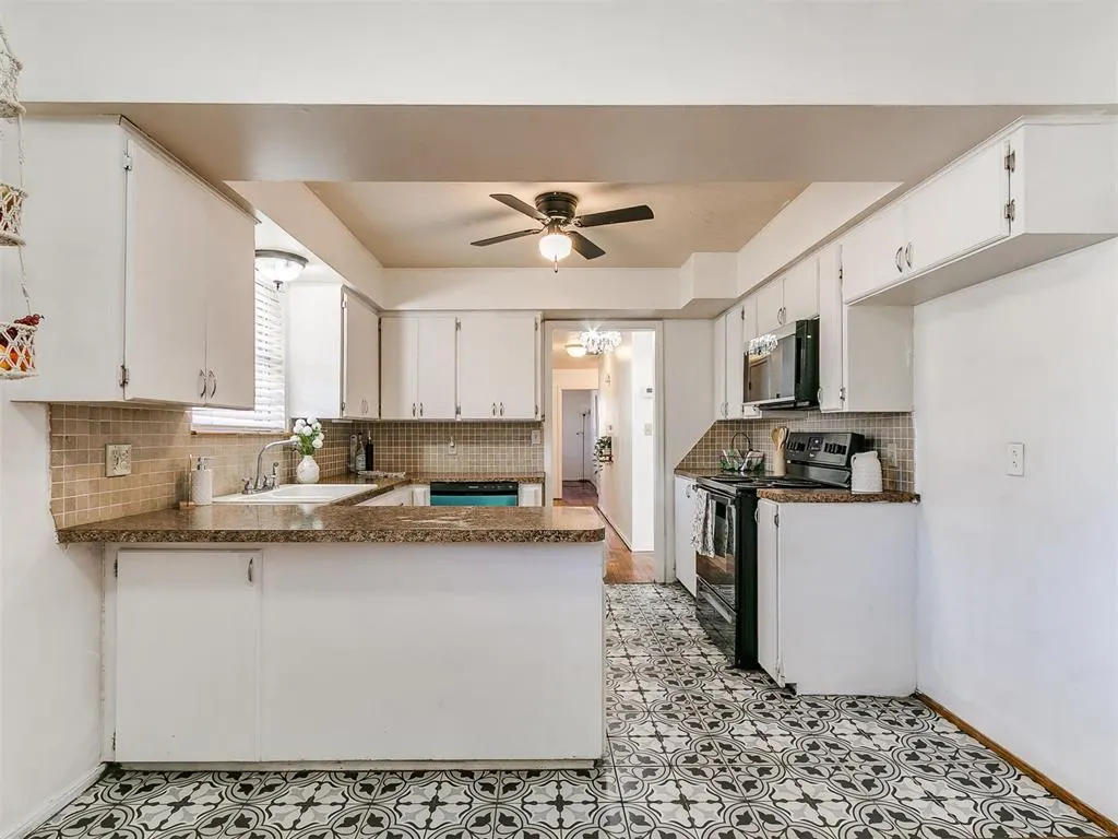 Photo 11 — 10116 Oak Park Drive, Midwest City, OK 73130