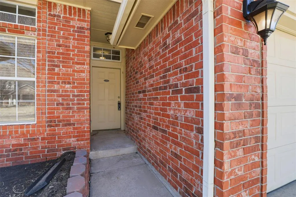 Photo 2 — 2204 NW 157th Street, Edmond, OK 73013