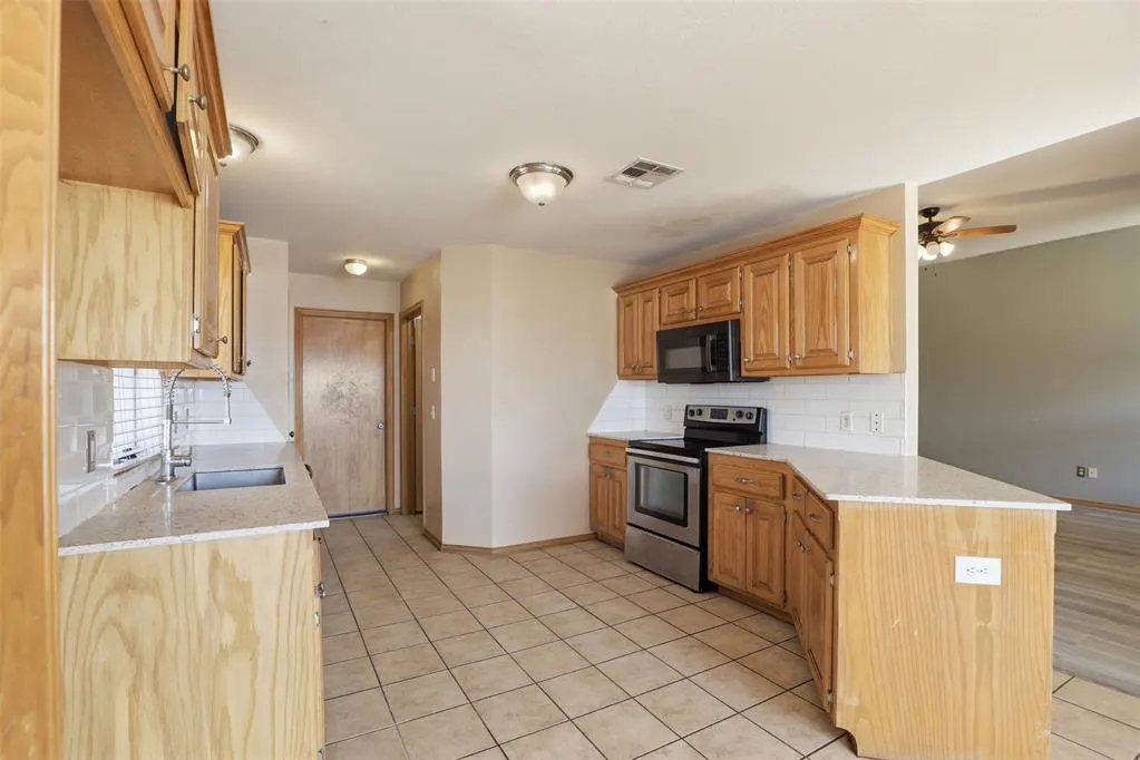 Photo 9 — 2204 NW 157th Street, Edmond, OK 73013