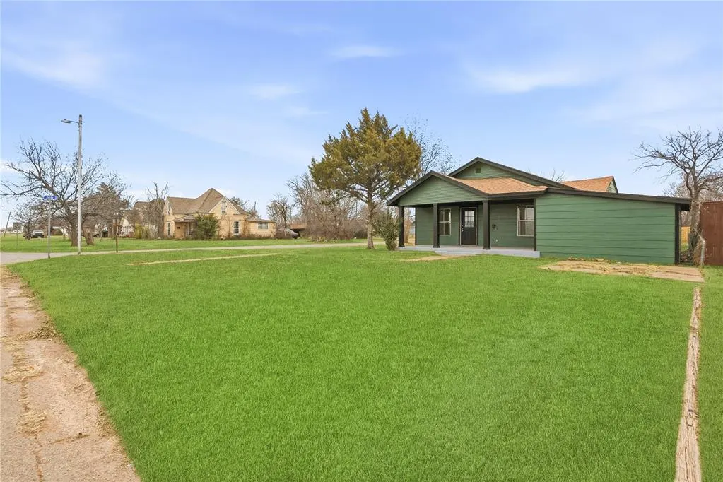 Photo 7 — 520 N Grady Street, Altus, OK 73521