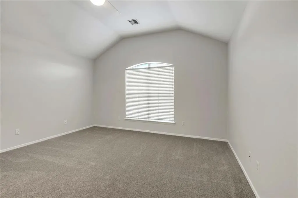 Photo 14 — 401 Whitehouse Lane, Edmond, OK 73003
