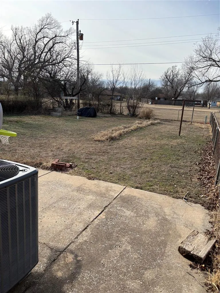 Photo 10 — 1324 Dorchester Drive, Norman, OK 73069