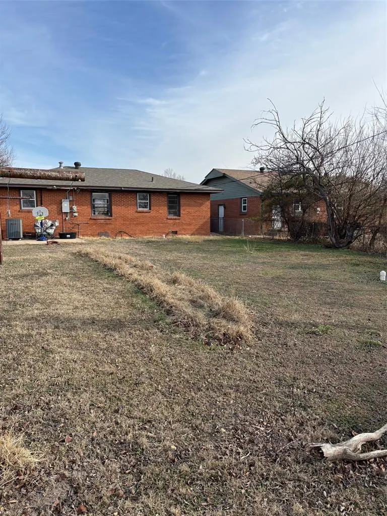Photo 11 — 1324 Dorchester Drive, Norman, OK 73069