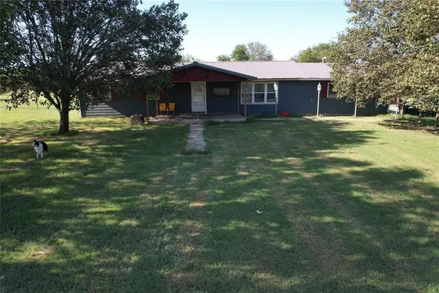 Front exterior — 513 E Monroe Street, Maud, OK 74854