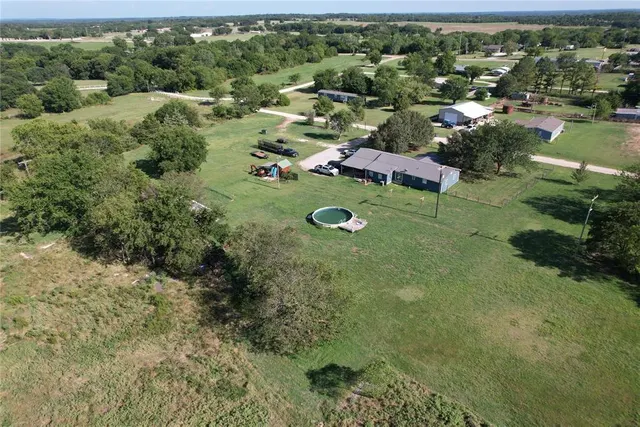 Photo 4 — 513 E Monroe Street, Maud, OK 74854