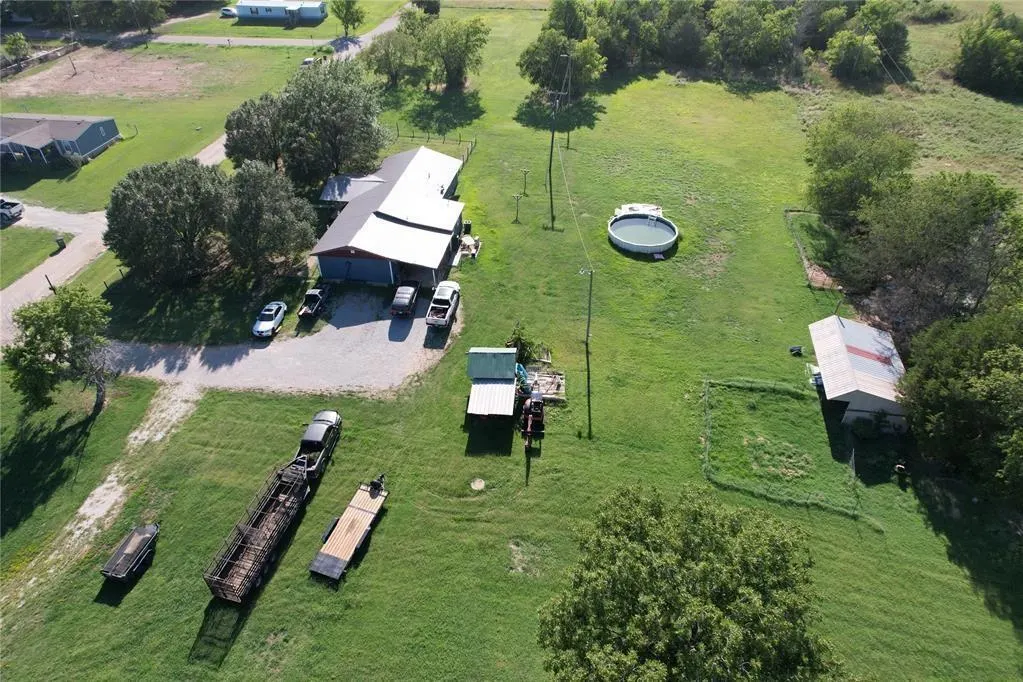 Photo 6 — 513 E Monroe Street, Maud, OK 74854