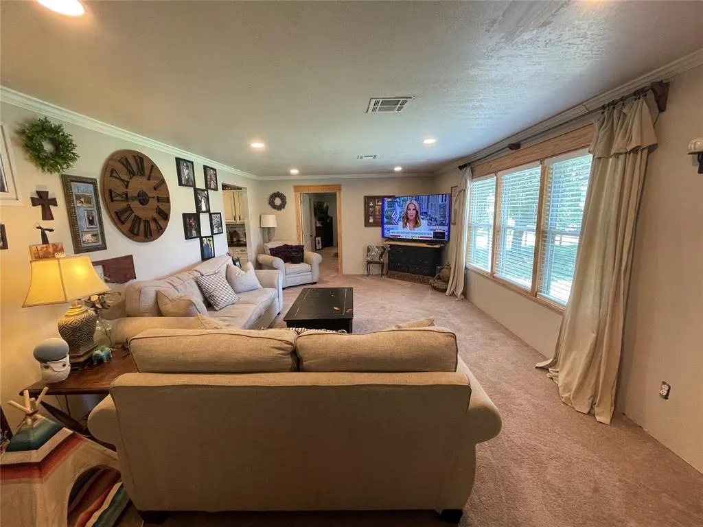 Photo 10 — 513 E Monroe Street, Maud, OK 74854