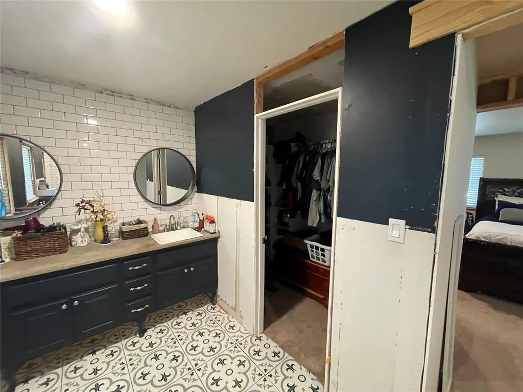 Photo 24 — 513 E Monroe Street, Maud, OK 74854