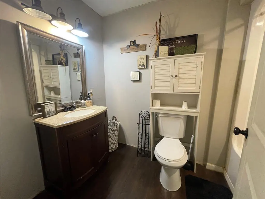 Photo 32 — 513 E Monroe Street, Maud, OK 74854