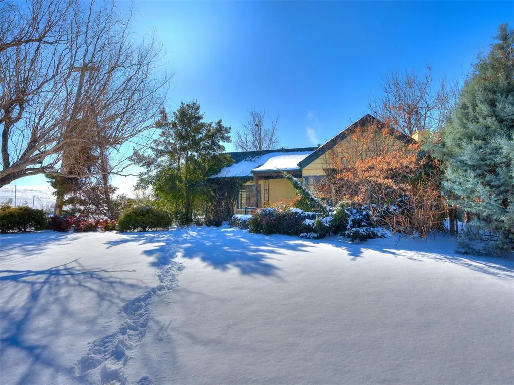 Front exterior — 200 Edgemere Court, Oklahoma City, OK 73118