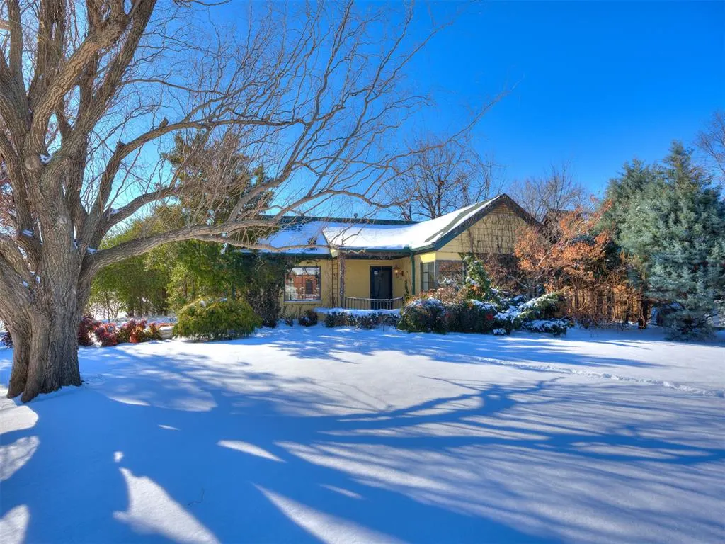 Photo 2 — 200 Edgemere Court, Oklahoma City, OK 73118