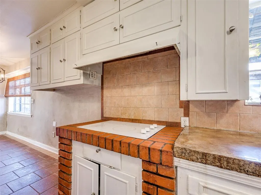Photo 18 — 200 Edgemere Court, Oklahoma City, OK 73118