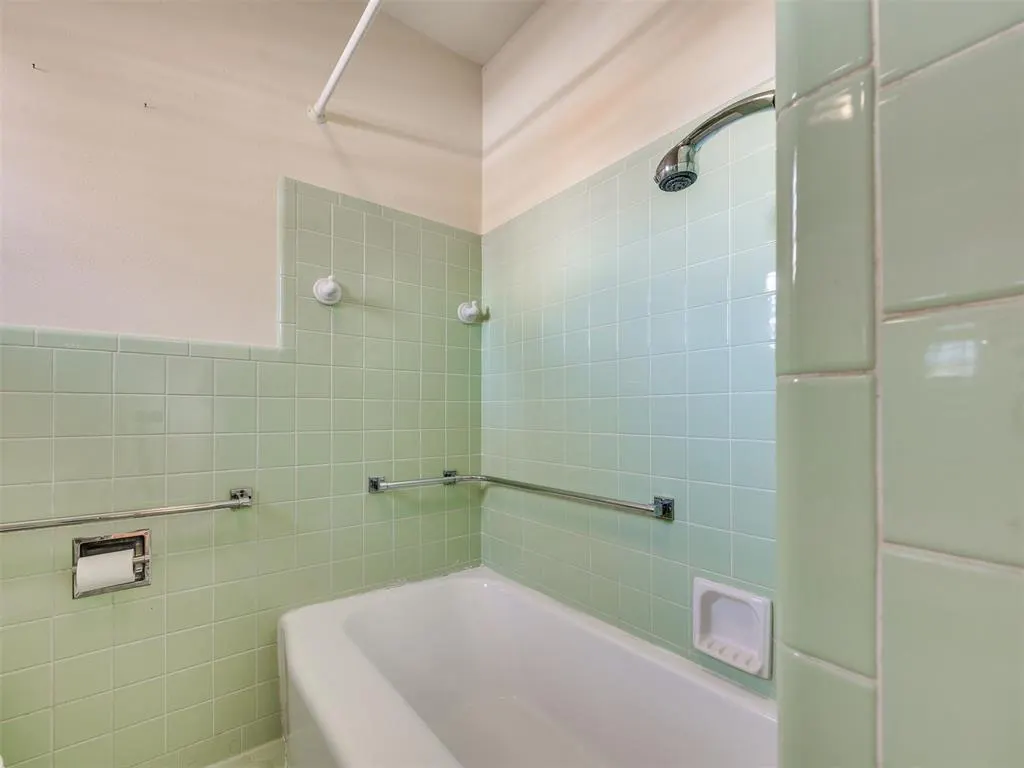 Photo 26 — 200 Edgemere Court, Oklahoma City, OK 73118
