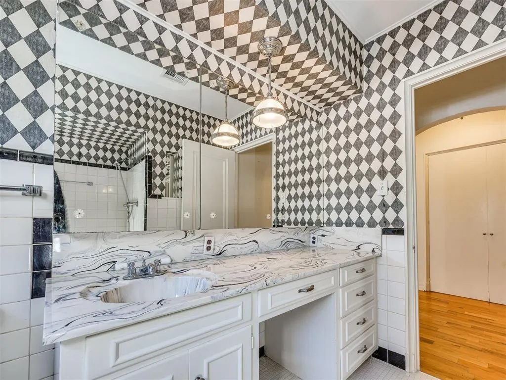 Photo 33 — 200 Edgemere Court, Oklahoma City, OK 73118