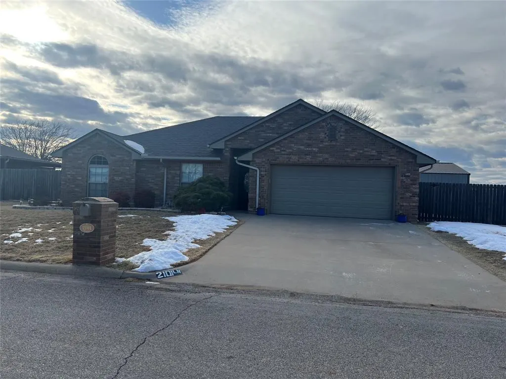 Photo 2 — 2101 Morris Lane, Sayre, OK 73662