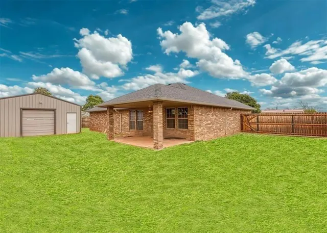 Photo 5 — 2101 Morris Lane, Sayre, OK 73662