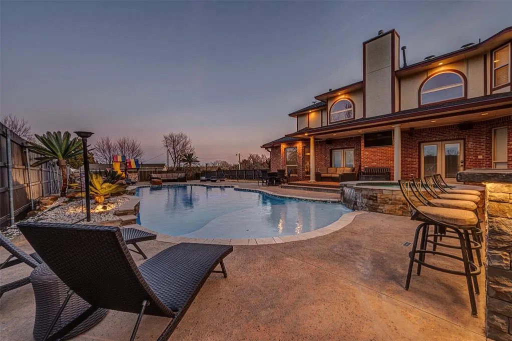 Photo 2 — 1902 W Lakewood Drive, Guthrie, OK 73044