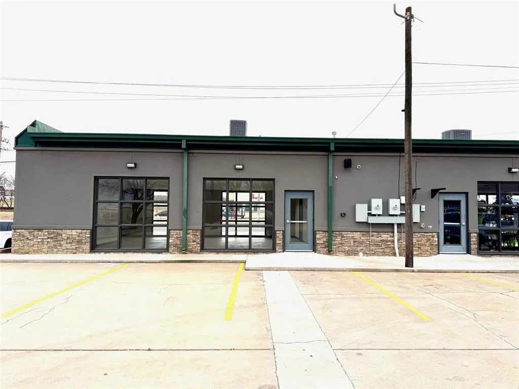 Photo 5 — 420 W Grand Avenue 2, Chickasha, OK 73018