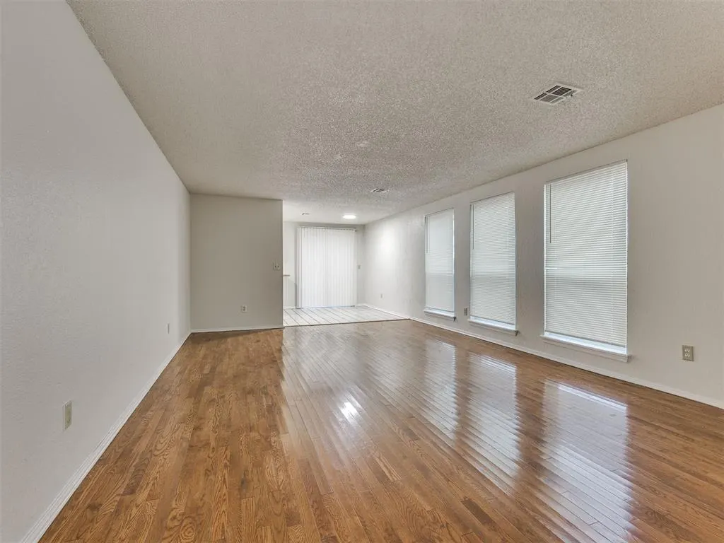 Photo 3 — 8401 Wakefield Street, Oklahoma City, OK 73149