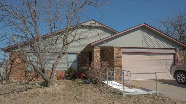 Photo 2 — 501 E 141st Place, Glenpool, OK 74033