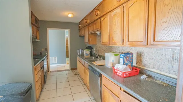 Photo 8 — 501 E 141st Place, Glenpool, OK 74033