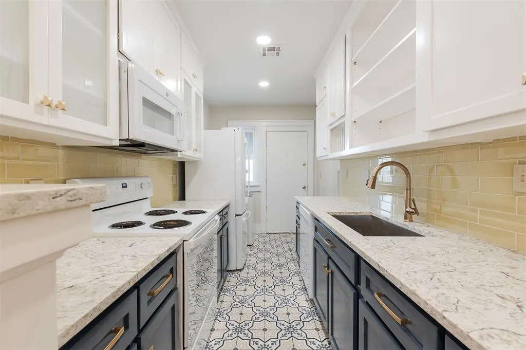 Photo 3 — 527 NW 22nd Street, Oklahoma City, OK 73103