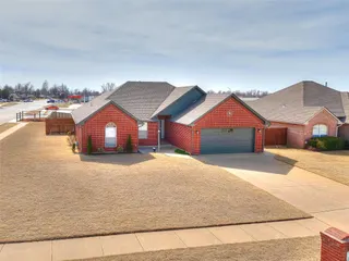 Sold home at 320 W Pines Way