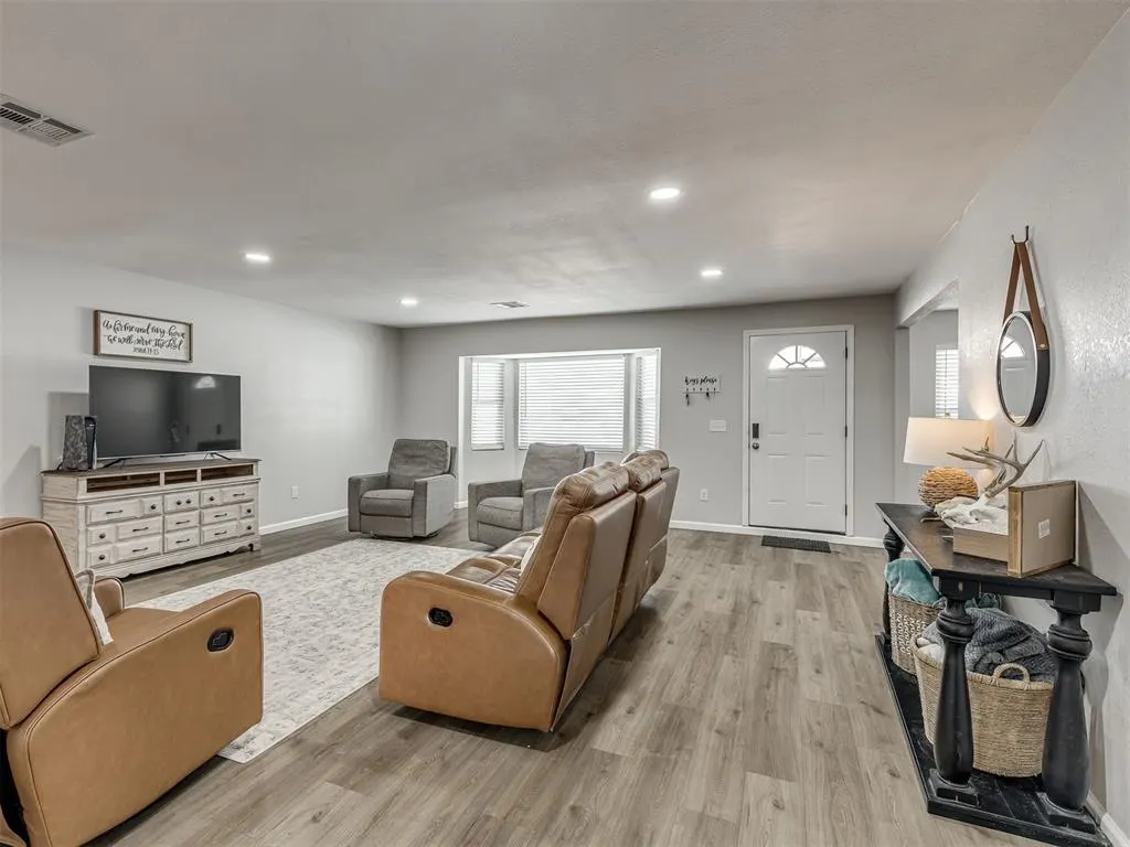 Photo 8 — 418 E Atkinson Drive, Midwest City, OK 73110