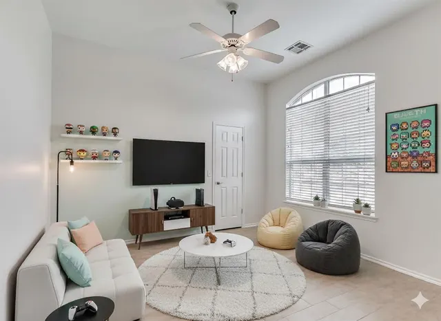 Photo 8 — 1100 Kingsway Avenue, Yukon, OK 73099