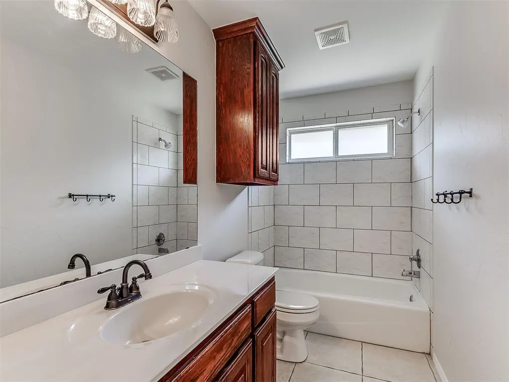 Photo 13 — 1100 Kingsway Avenue, Yukon, OK 73099